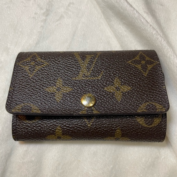 Louis Vuitton Accessories - Louis Vuitton Monogram 6ring Key Case 🤎